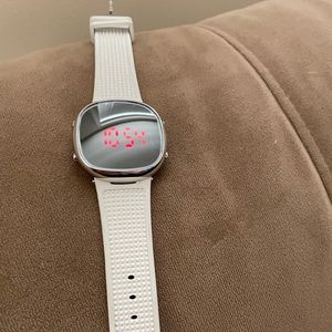 Elizabeth and James white 200 watch